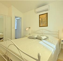 4 bedroom villa with pool near Sveti Lovrec, sleeps 8